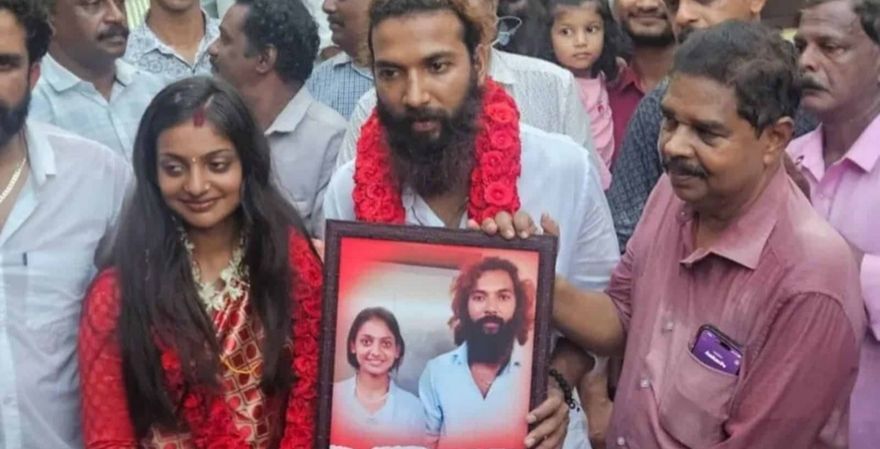 Monalisa Bhosle महाकुंभ की वायरल लड़की ने अभिनेता फारमान खान से की शादी